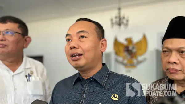Rahmat Hidayat Djati, Ketua Komisi 1 DPRD Provinsi Jabar saat diwawancarai di Pendopo Sukabumi pada Selasa (23/9/2025) (Sumber: SU/Turangga Anom)