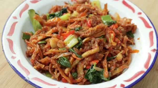 Tampilan Tumis Jamur Kemangi Pedas ala Chef Devina Hermawan (Sumber : X/@hermawan_devina)
