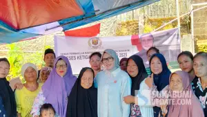 Anggota DPRD Kabupaten Sukabumi, Dilla Nurdian saat menggelar reses di Desa Citepus, Kampung Citepus Pam, Kecamatan Palabuhanratu, pada Selasa (23/9/2025). (Sumber : SU/Ilyas).
