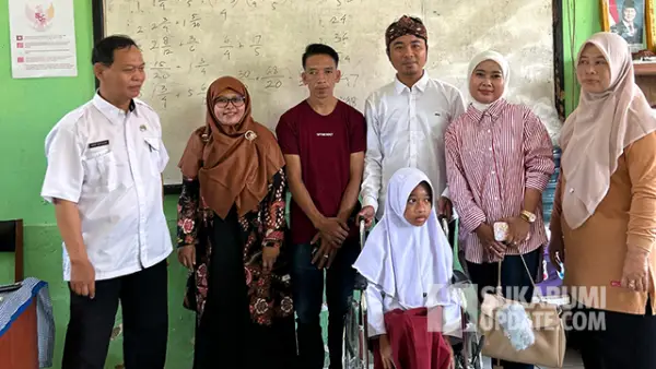 Kursi Roda untuk Ilma Maullia: Sentuhan Kepedulian dari Yayasan Sukabumi Update Peduli dan PT RAM. (Sumber : Sukabumiupdate.com).