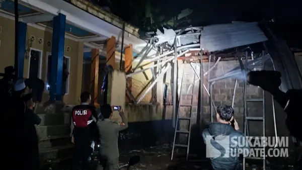 Kondisi rumah warda di wilayah Sukabumi Utara yang rusak akibat hujan deras disertai angin kencang pada Selasa (23/9/2025) (Sumber: Dok Warga)