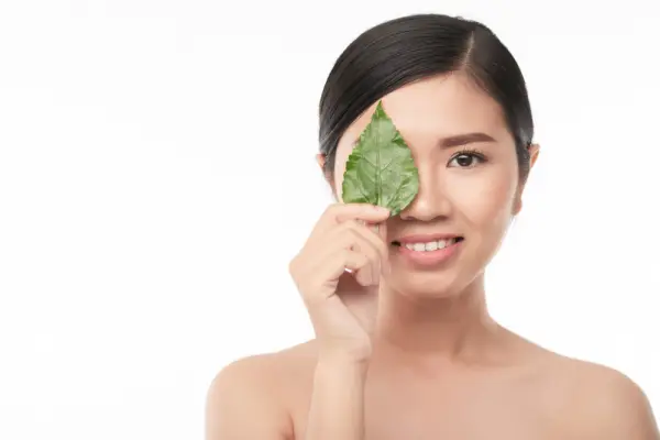 Ilustrasi berbagai manfaat daun sirih untuk kesehatan dan kecantikan (Sumber: Freepik/@pressfoto)