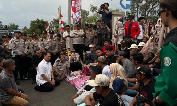 Mahasiswa dan Petani saat Peringatan Hari Tani Nasional dengan menggelar aksi demonstrasi di kantor ATR/BPN | Foto : Turangga