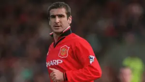 Mantan pemain Manchester United Eric Cantona saat ini menjadi aktor setelah memutuskan pensiun saat berusia 31 tahun. (Sumber: instagram/@manchesterunited&ericcantona)