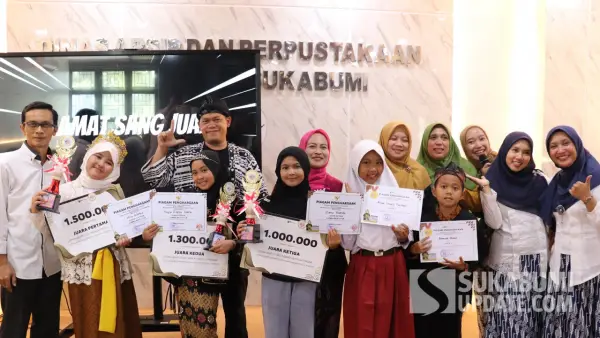 Penyerahan hadiah dalam perlobaan literasi Kabupaten Sukabumi oleh Diarpus. Rabu (24/9/2025) (Sumber: Dok Diarpus)