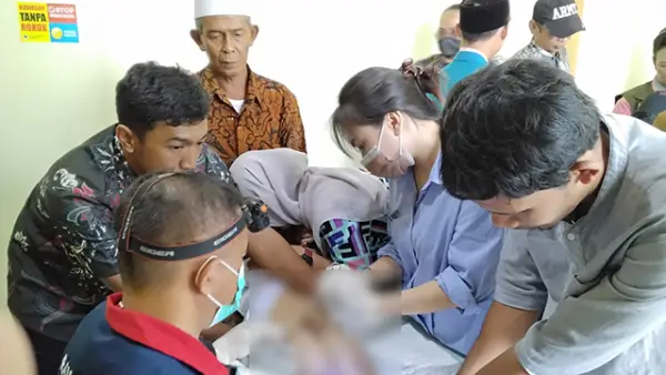 Potret Puskesmas Kecamatan Cicurug, Kabupaten Sukabumi saat melalukan Khitan Massal pada anak-anak dari Keluarga Tidak Mampu. (Sumber : UPTD Puskesmas Cicurug).
