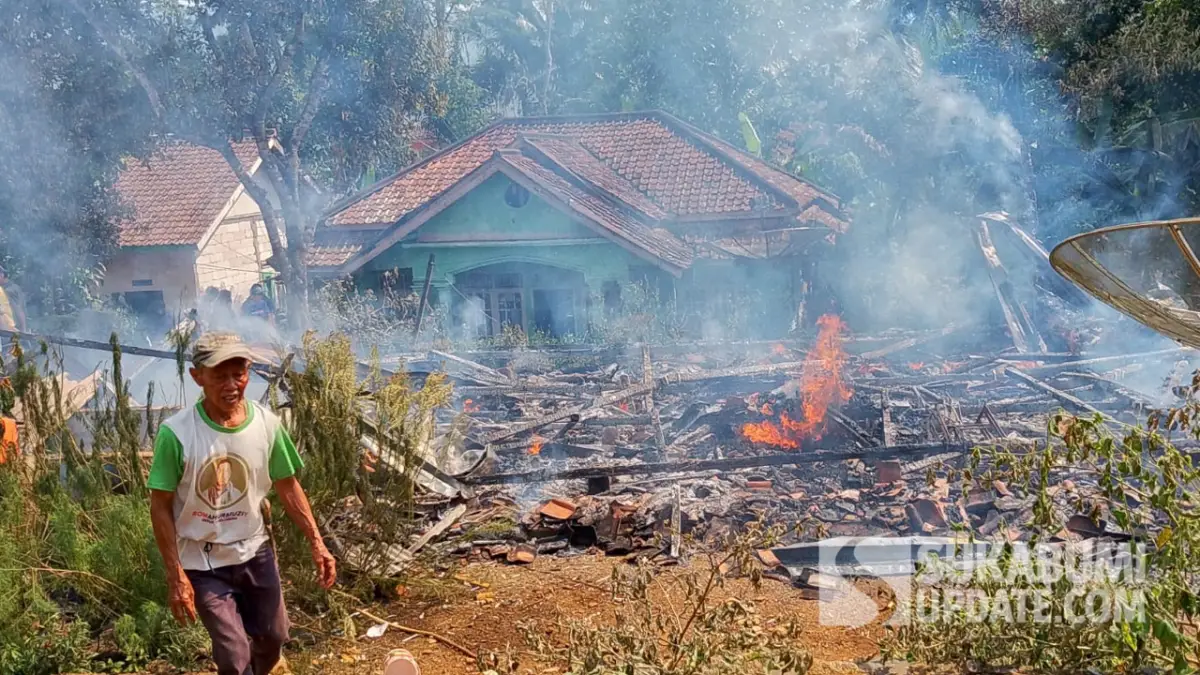 Rumah Panggung Milik Guru Madrasah di Nyalindung Sukabumi Ludes Terbakar