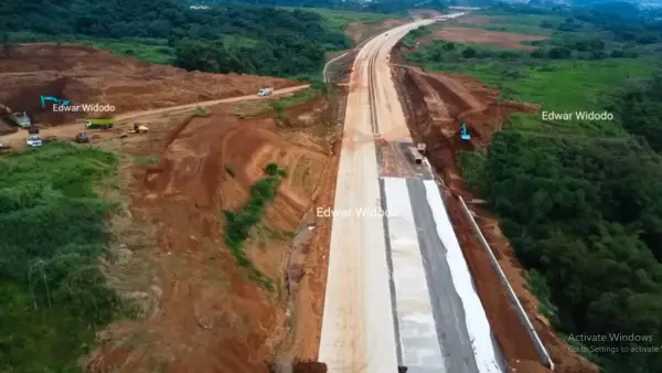 Tol Bocimi Seksi 3 di sekitar kawasan kecamatan Ciambar - Nagrak | Foto : Youtube Edwar Widodo