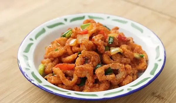 Resep Cumi Krispi Manis Pedas, Ide Menu Makan Bersama Keluarga di Akhir Pekan (Sumber : Youtube | Devina Hermawan)