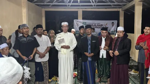 Anggota DPRD Provinsi Jawa Barat dari Fraksi PKB Hasim Adnan Hadiri Peringatan Maulid Nabi Muhammad SAW di Kabandungan, Sukabumi. (Sumber : Istimewa).