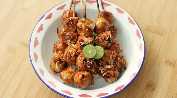 Resep Bakso Ayam Bakar, Menu Makanan yang Cocok Saat Kumpul Kelurga (Sumber : Youtube | Devina Hermawan)