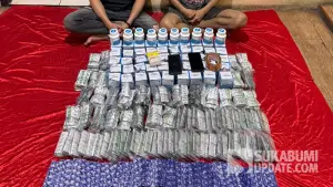 Dua tersangka berikut puluhan ribu Obat Keras Terbatas diamankan Polisi (Sumber: Dok Polres Sukabumi Kota)