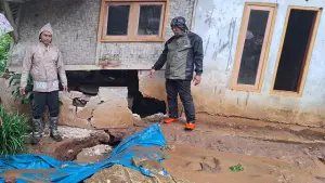 Potret pergerakan tanah yang terjadi di Kecamatan Jampangtengah Sukabumi, Jawa Barat. (Sumber : Dok Pemdes Panumbangan, Kecamatan Jampangtengah.).