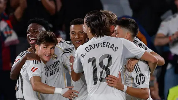 Para pemain Real Madrid sedang merayakan gol kemenangan saat menghadapi Levante di ajang La Liga (Sumber: Instagram/@realmadrid)