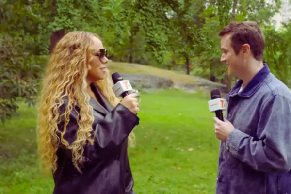 Dalam sebuah sesi tebak lagu, Mariah Carey bukan hanya menunjukkan suara emasnya, tapi juga pengetahuannya yang luas tentang musik. (Sumber:youtube/Track Star)