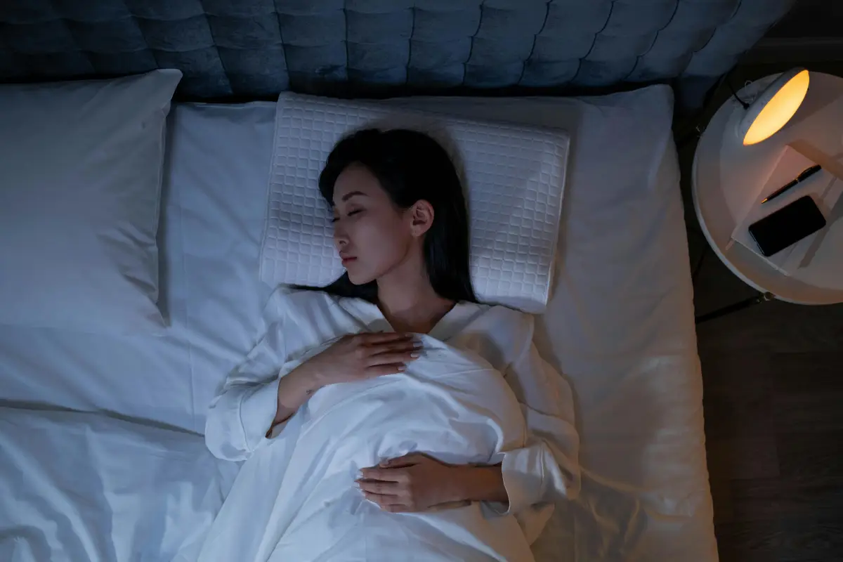 5 Cara Sederhana Mencegah Keriput Wajah Saat Tidur yang Bisa Anda Terapkan