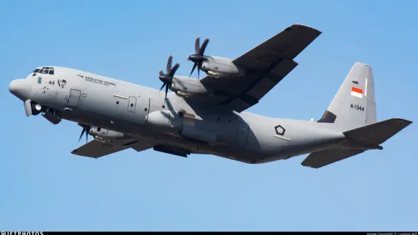 Pesawat hercules C-130 J-30 A-1339, TNI Angkatan Udara, satu dari banyak pesawat militer terbang di langit Sukabumi (Sumber : jetphotos/luqman alif)