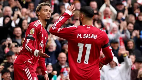 Aksi Hugo Ekitike dan Mohamed Salah saat merayakan gol di Liga Inggris. (Sumber: Instagram/@liverpoolfc)