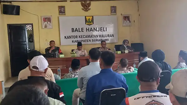 Forkopimcam saat lakukan rapat di aula kantor kecamatan Waluran terkait MBG.. (Sumber : Dok Forkopimcam Waluran Sukabumi).