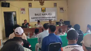 Forkopimcam saat lakukan rapat di aula kantor kecamatan Waluran terkait MBG.. (Sumber : Dok Forkopimcam Waluran Sukabumi).