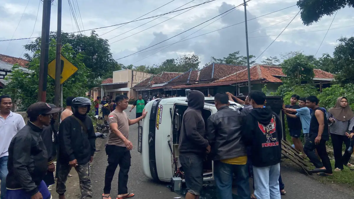 3 Orang Terluka Usai Tabrakan Motor VS Pick Up di Pertigaan Tamanjaya Sukabumi