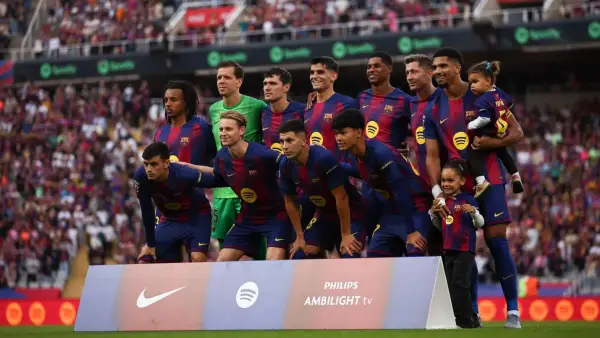 Starting line up Barcelona saat menghadapi Real Sociedad akhir pekan lalu di ajang La Liga (Sumber: Web/fcbarcelona.com)