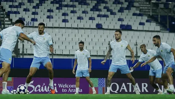 Pemain Persib Bandung tengah melakukan latihan terakhir jelang menghadapi Bangkok United di ACl Two malam ini (Sumber: Instagram/@persib)