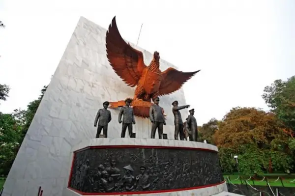Perdana, Presiden Prabowo Subianto Pimpin Upacara Peringatan Hari Kesaktian Pancasila Tahun 2025 (Monumen Pancasila Sakti. Foto: Kemenpar)