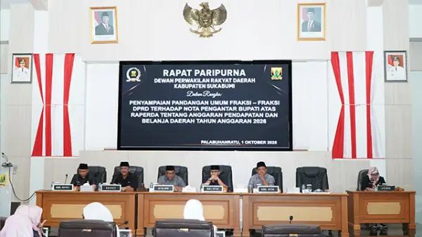 Pemerintah Kabupaten Sukabumi bersama DPRD menggelar rapat paripurna pada Rabu (1/10/2025) dengan agenda Penyampaian Pandangan Umum Fraksi-Fraksi terhadap Raperda APBD 2026. (Sumber : Istimewa.).