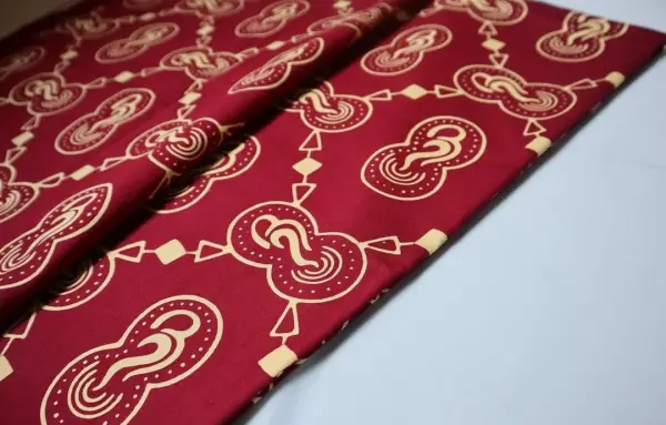 Batik Lokatmala khas Sukabumi dengan motif parigi (Sumber : Instagram/@batiklokatmala_)