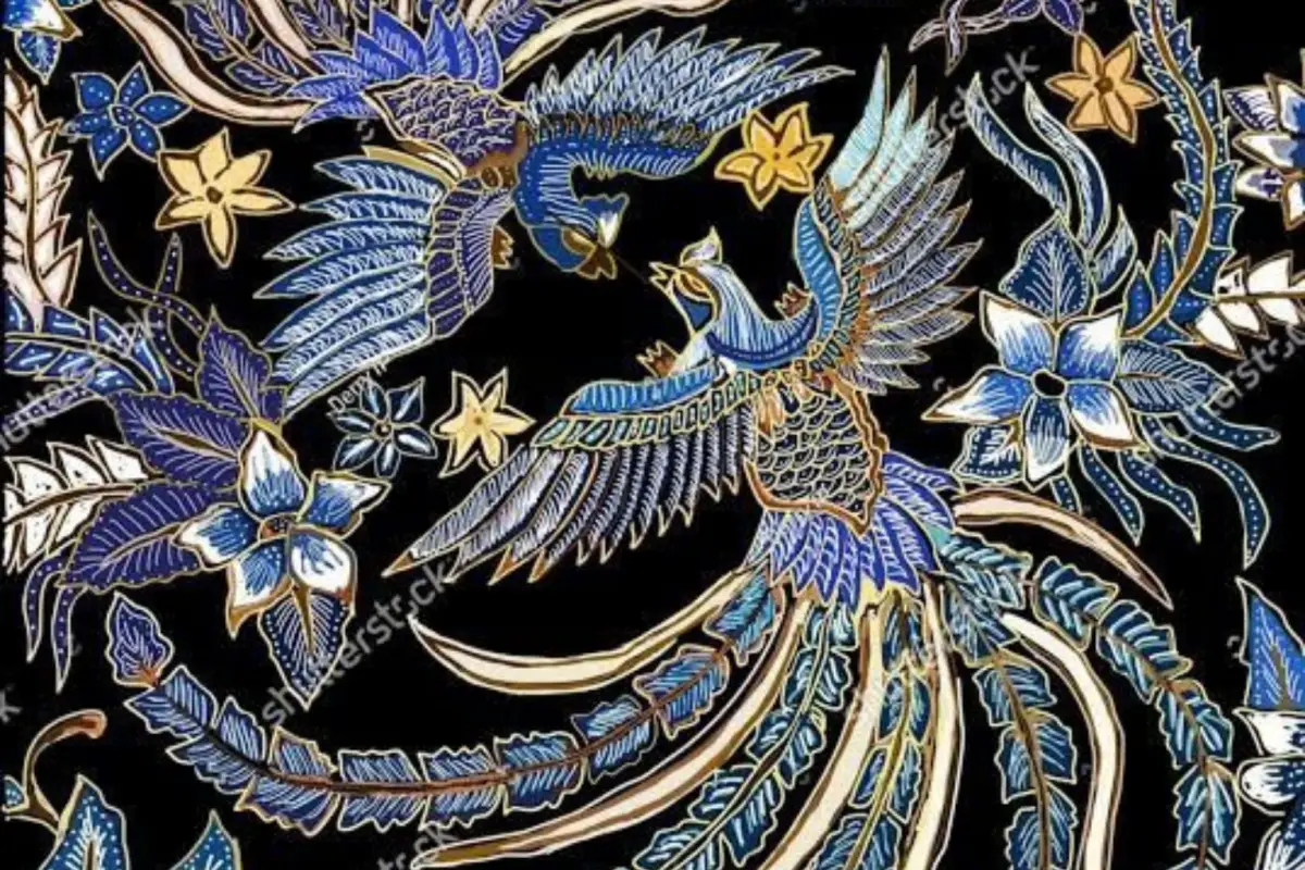 Batik Merawit punya ciri khas garis-garis super halus (0,1–0,3 mm) yang bikin motifnya terlihat seperti benang atau ombak lembut. Motifnya sering terinspirasi dari alam dan budaya Cirebon