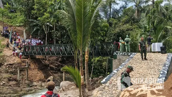 Presmian Jembatan Panel Garuda di Desa Karamat, Kecamatan Cisolok, Kabupaten Sukabumi | Foto : Ilyas Supendi