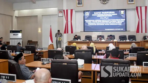 Bupati Asep Japar dalam Rapat Paripurna RAPBD 2026. (Sumber: SU/Ilyas Supendi)