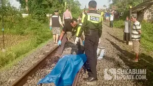Evakuasi korban tertemper kereta di Cisaat, Kabupaten Sukabumi. Kamis (2/10/2025). (Sumber: Dok KAI)