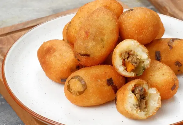 Combro makanan tradisional khas Sunda perpaduan gurih pedas dan tekstur renyah diluar dan lembut di dalam (Sumber : X/@eatsimple_x)