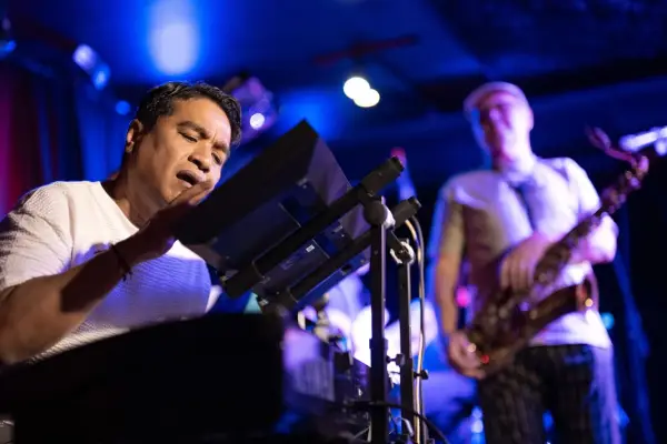 Indra Lesmana adalah seorang musisi Jazz Indonesia, komponis, produser rekaman, dan sound engineer jazz yang Amazing. (Sumber:Official Fan Page Indra Lesmana)