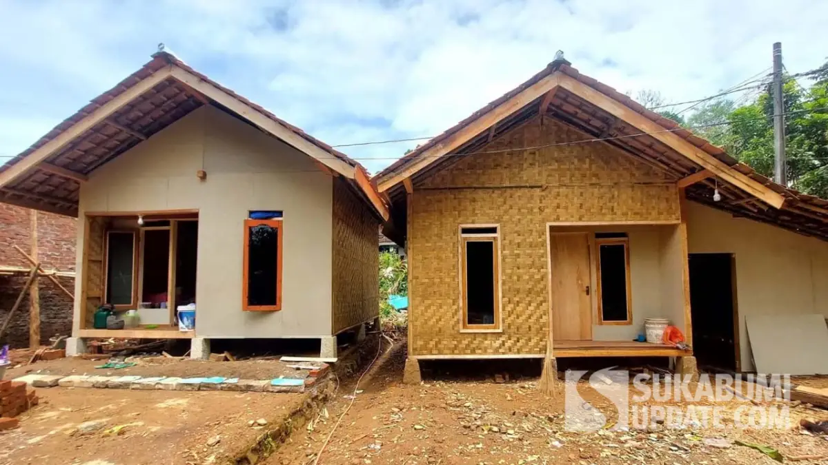 Rumah panggung yang dibangun oleh komunitas Sehati Gerak Bersama untuk para korban bencana di Kabupaten Sukabumi | Foto : Ragil Gilang