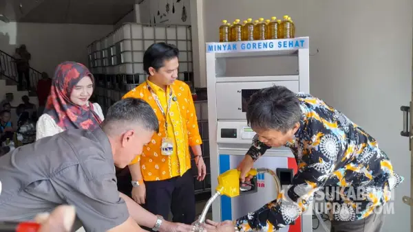 Depo Pomindo atau Pom Minyak Goreng di buka resmi di Desa Nyangkowek, Kecamatan Cicurug, Kabupaten Sukabumi | Foto : Ibnu Sanubari