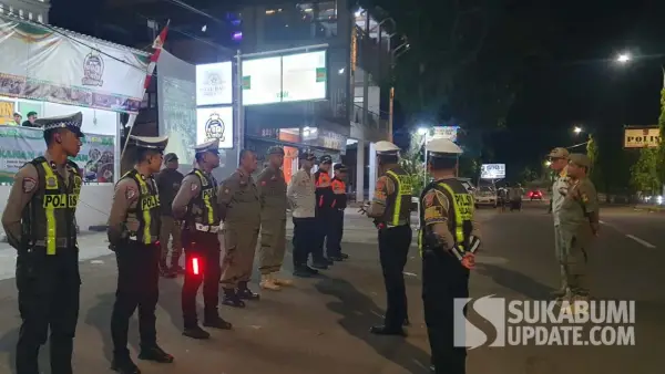 Satpol PP Kabupaten Sukabumisaat pengamanan acara Malam Keakraban Harmoni Budaya yang digelar di Palabuhanratu, Sabtu (4/10/2025) | Foto : Ilyas Supendi