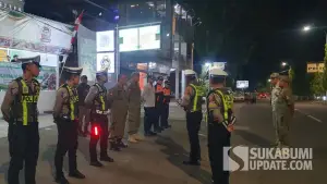 Satpol PP Kabupaten Sukabumisaat pengamanan acara Malam Keakraban Harmoni Budaya yang digelar di Palabuhanratu, Sabtu (4/10/2025) | Foto : Ilyas Supendi