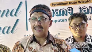 Bupati Sukabumi, Asep Japar saat diwawancarai terkait SPPG yang ditutup sementara | Foto : Turangga Anom