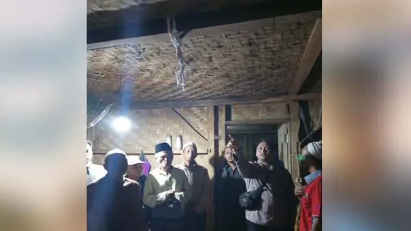 Lokasi pria tewas tergantung di plafon dapur di Waluran, Kabupaten Sukabumi | Foto : Dok. warga