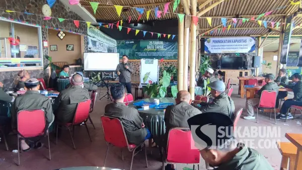Suasana peningkatan kapasitas Lembaga Kemasyarakatan Desa (LKD) bagi Ketua RT dan RW Desa Pondokkaso Tonggoh, Kecamatan Cidahu, Minggu (5/10/2025). (Sumber Foto: SU/Ibnu)