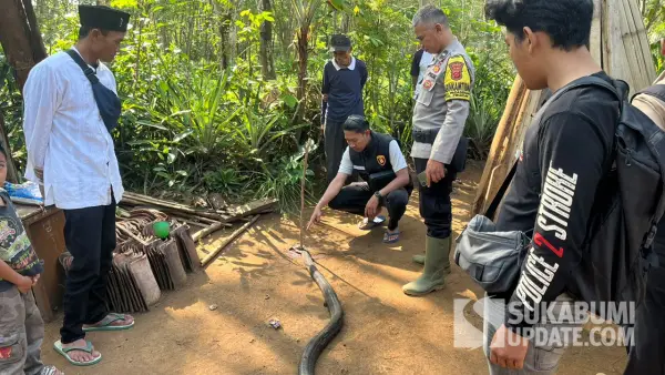 Polisi saat melakukan olah TKP di Kampung Cipetir RT 08/03, Desa Cidadap, Kecamatan Cidadap, Senin (6/10/2025) (Sumber: Dok Polisi)
