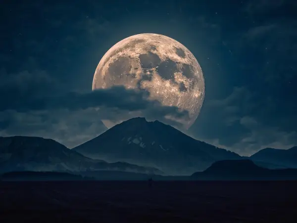 Ilustrasi Supermoon - Jangan lewatkan momen langka saat Bulan tampak lebih besar dan lebih terang di langit malam Indonesia! (Sumber : Canva)