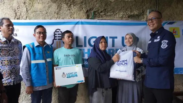 Wali Kota Sukabumi, Ayep Zaki, mengapresiasi PLN UP3 Sukabumi yang telah membantu masyarakat mendapatkan akses listrik gratis melalui program Light Up The Dream (Sumber: dok pln)