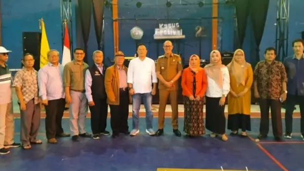 Dies Natalis ke-25 sekaligus menggelar Keluarga Alumni STISIP Syamsul Ulum Sukabumi (Kasus) Festival ke-25 di Stadion Suryakencana, Kecamatan Warudoyong, Senin (6/10/2025). (Sumber: dok kampus)