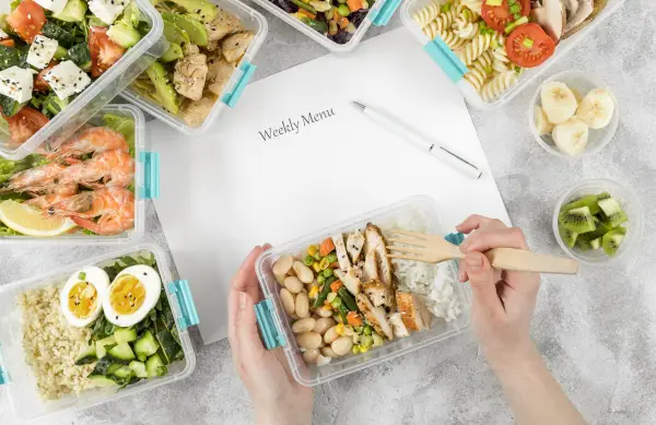 Ilustrasi Meal Prep, menyiapkan menu makan untuk beberapa hari kedepan (Sumber : Freepik)
