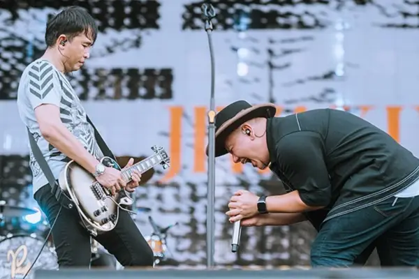 Terima kasih untuk Synchronize Festival, mas @david_karto, para Sobat Padi dan teman-teman yang baru mengenal kami kemarin. Sampai jumpa di panggung berikutnya Tulis Padi (Sumber: facebook/@Padi)