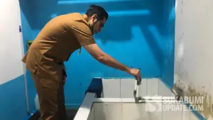 Wakil Wali Kota Sukabumi, Bobby Maulana saat melakukan Sidak di salah satu SPPG. Selasa (7/10/2025). (Sumber: Istimewa)
